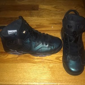 Jordan Retro 6 Hornets Size 5.5